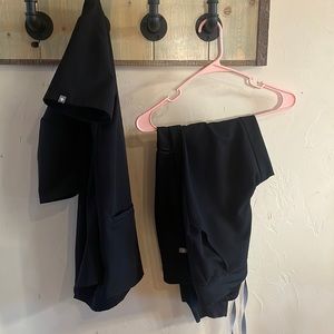 Black figs size small scrubs